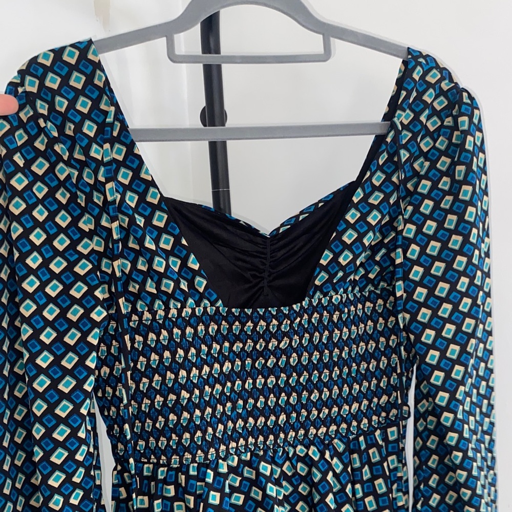 Chic Geometric Long Sleeve Dress - Picture 3 of 8